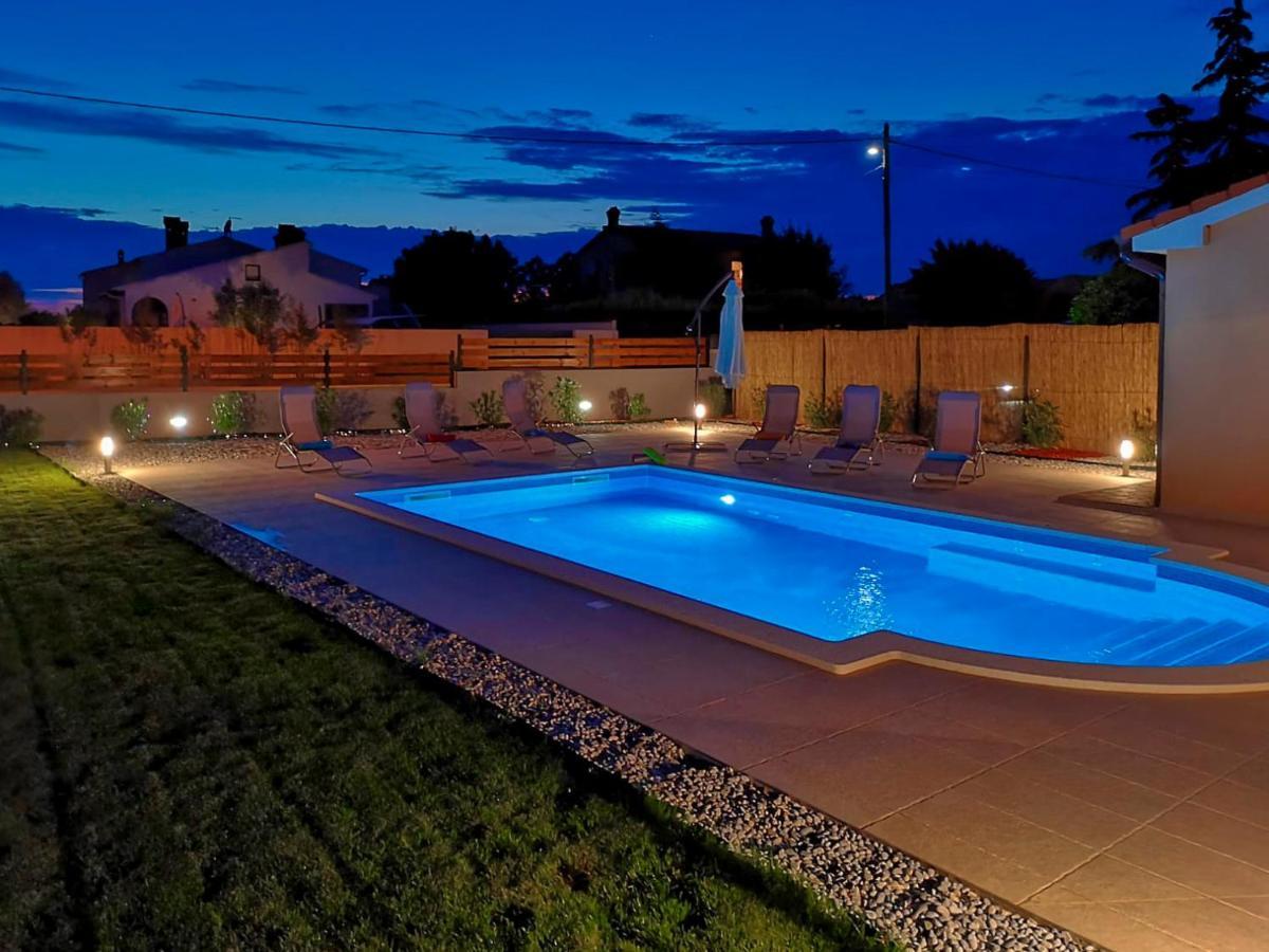 Villa Bartona For 8 Persons With Private Swimmingpool Pula Exterior foto