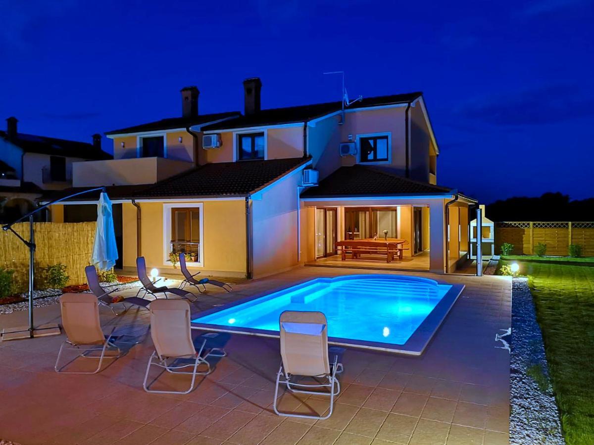 Villa Bartona For 8 Persons With Private Swimmingpool Pula Exterior foto