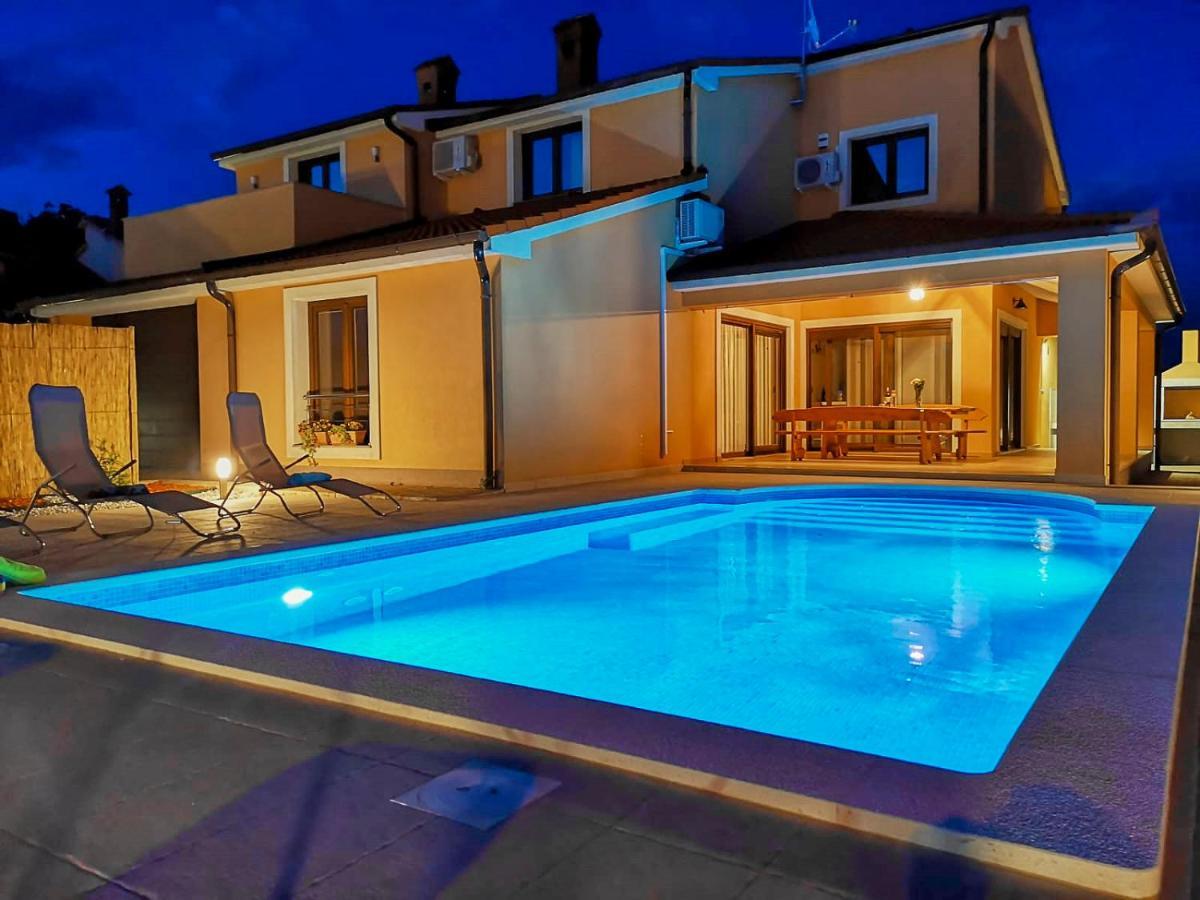 Villa Bartona For 8 Persons With Private Swimmingpool Pula Exterior foto