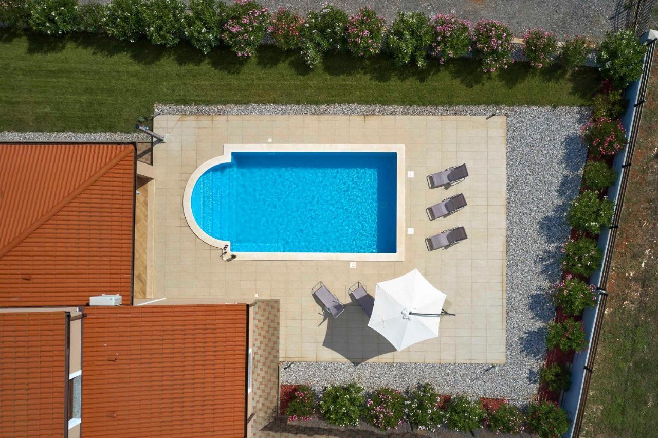 Villa Bartona For 8 Persons With Private Swimmingpool Pula Exterior foto