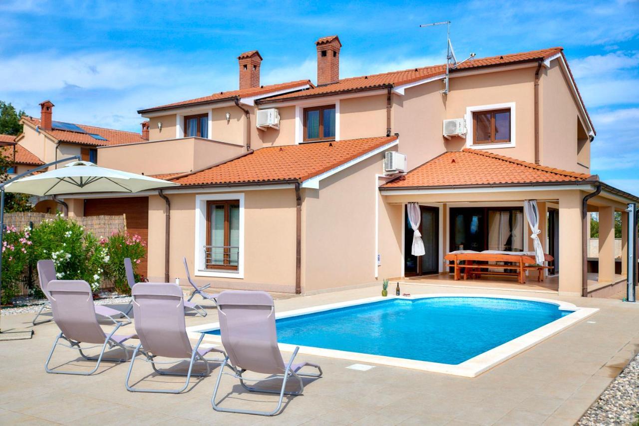 Villa Bartona For 8 Persons With Private Swimmingpool Pula Exterior foto