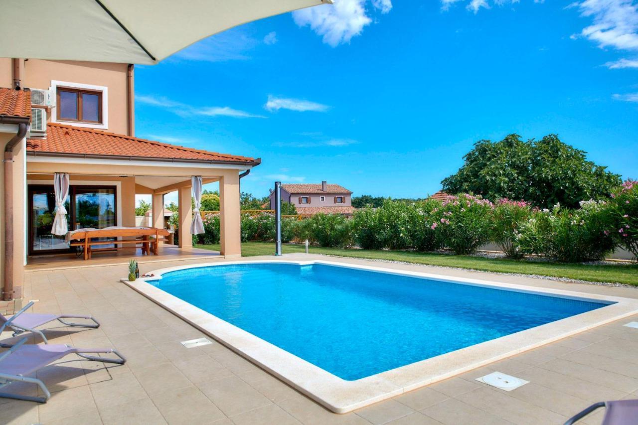 Villa Bartona For 8 Persons With Private Swimmingpool Pula Exterior foto